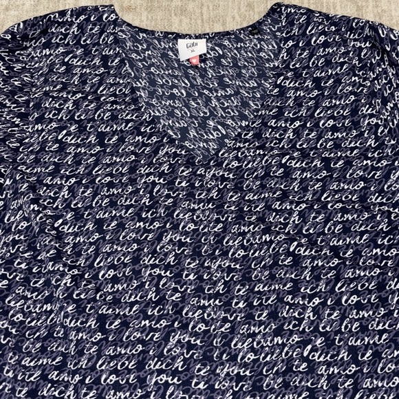 XL Cabi blouse I love you in different languages 100% polyester flowy navy blue - Picture 2 of 5